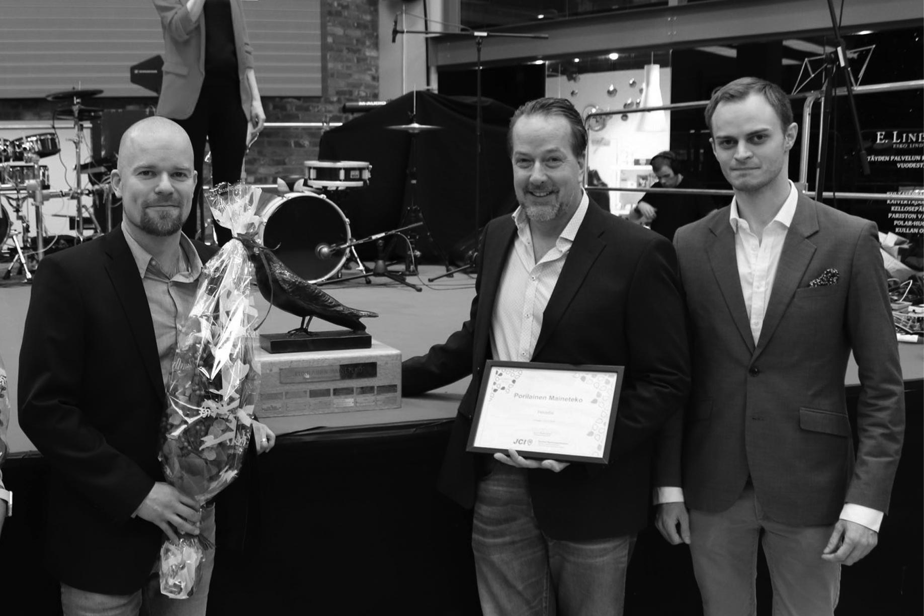 Eero Hammais and Marko Laiho receiving Porilainen Maineteko award.